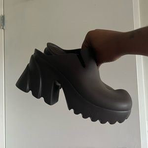 bottega veneta rubber flash clog
